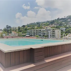 https://apt-golfe-juan-5min-des-plages-parking-prive-climatisation.fr-provencehotel.com